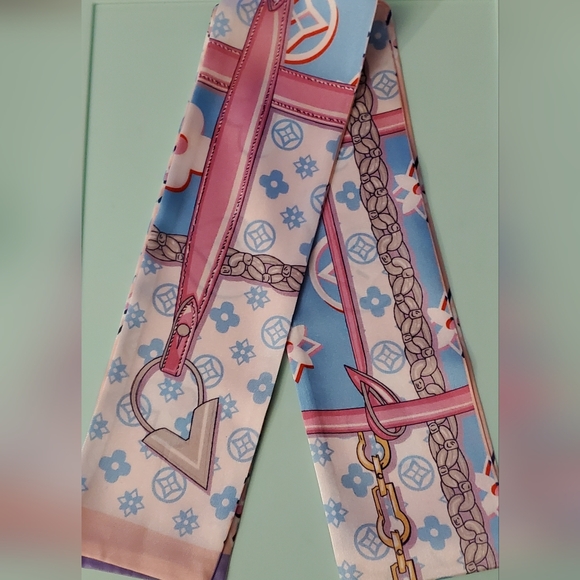 Accessory - Picture 2 of 3